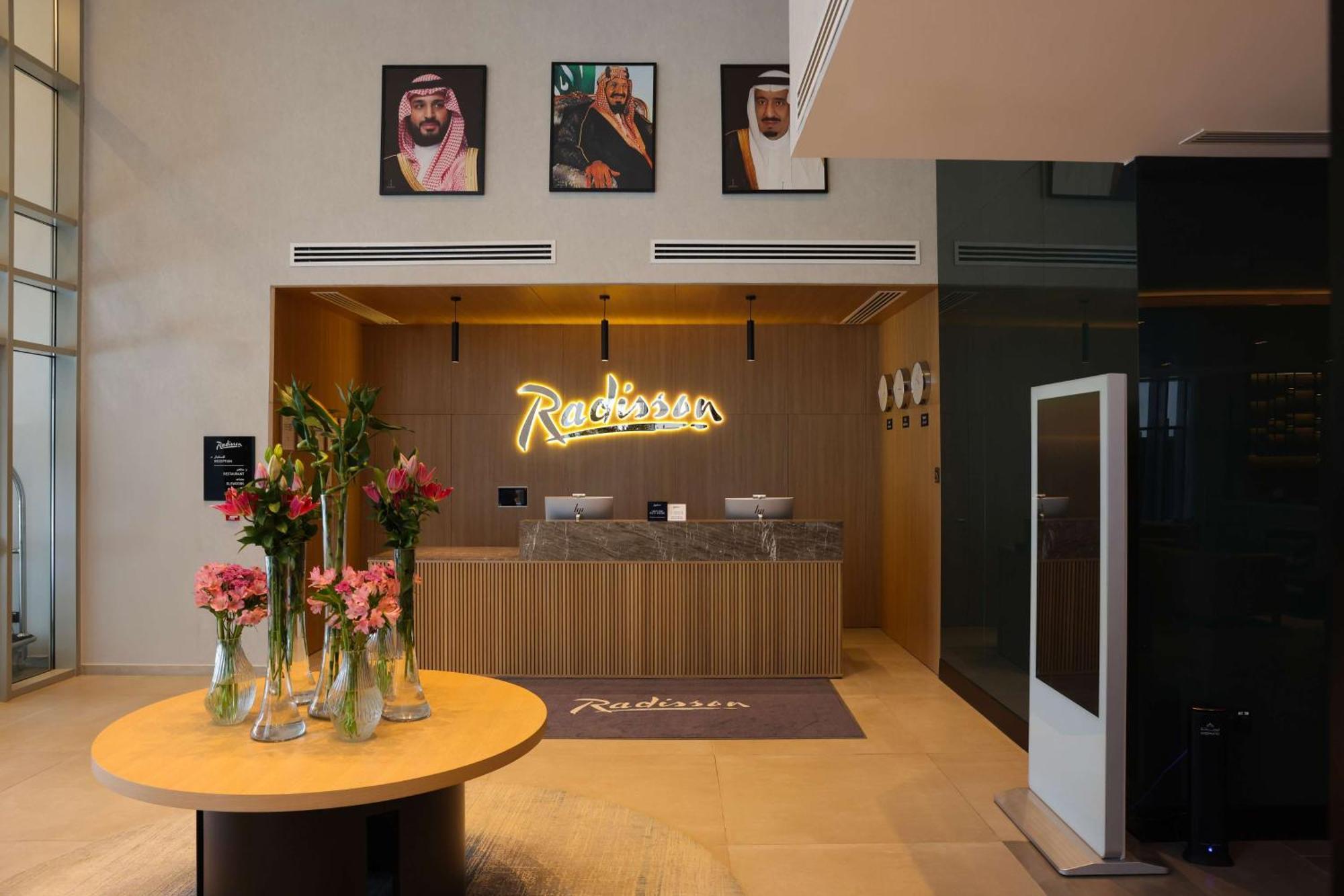 Radisson & Olaya